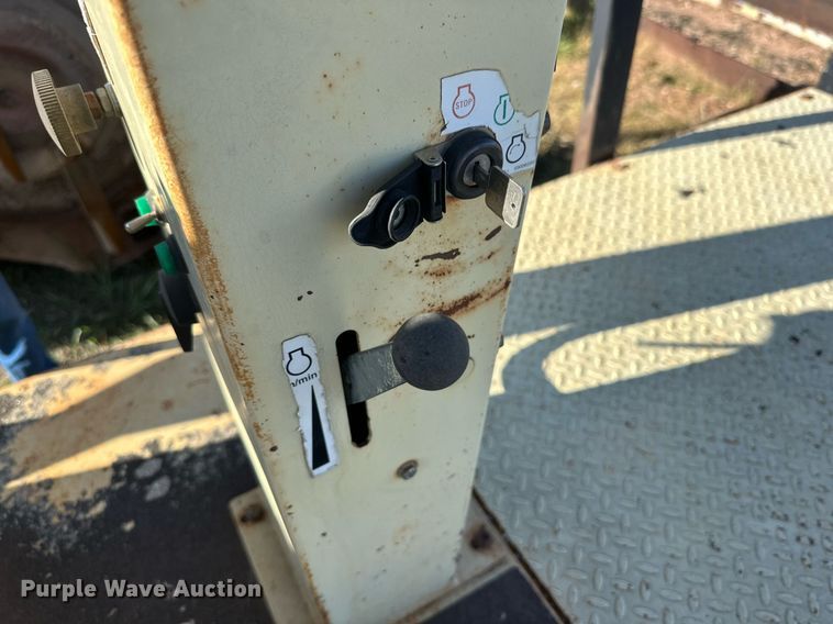 image for item NQ9122 1999 Ingersoll Rand PT-125R pneumatic roller