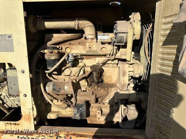 image for item NQ9122 1999 Ingersoll Rand PT-125R pneumatic roller