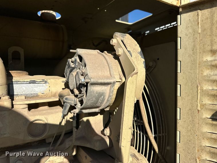 image for item NQ9122 1999 Ingersoll Rand PT-125R pneumatic roller