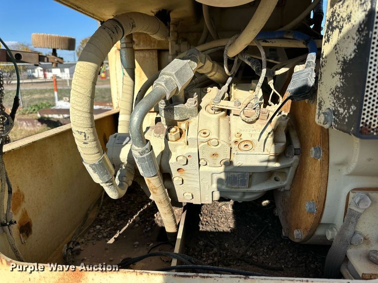 image for item NQ9122 1999 Ingersoll Rand PT-125R pneumatic roller