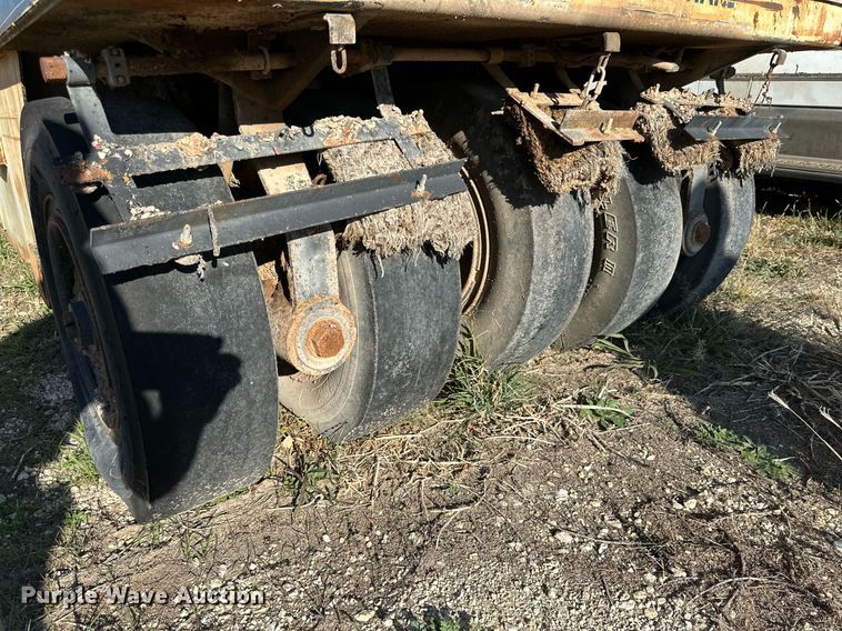 image for item NQ9122 1999 Ingersoll Rand PT-125R pneumatic roller