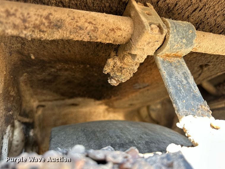 image for item NQ9122 1999 Ingersoll Rand PT-125R pneumatic roller