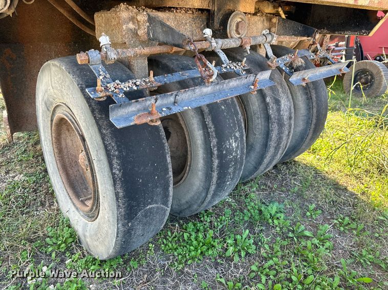 image for item NQ9122 1999 Ingersoll Rand PT-125R pneumatic roller