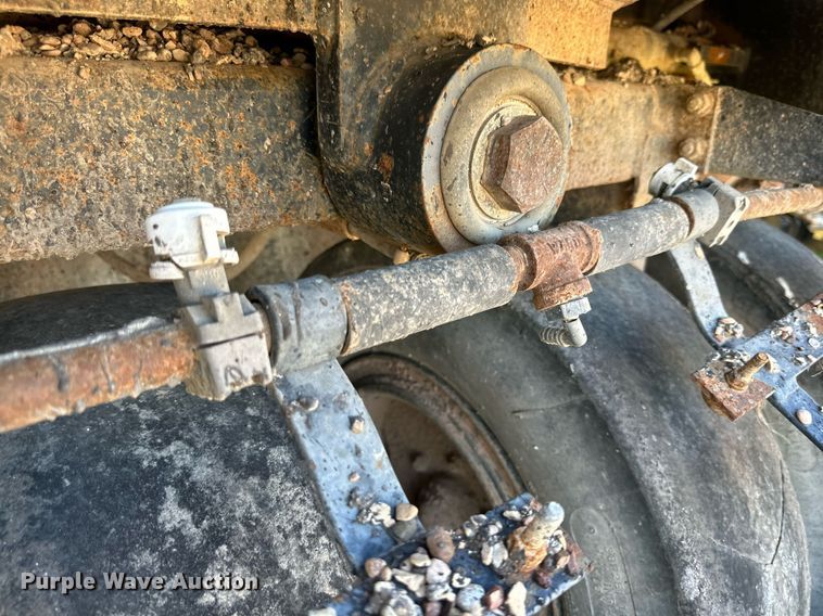 image for item NQ9122 1999 Ingersoll Rand PT-125R pneumatic roller