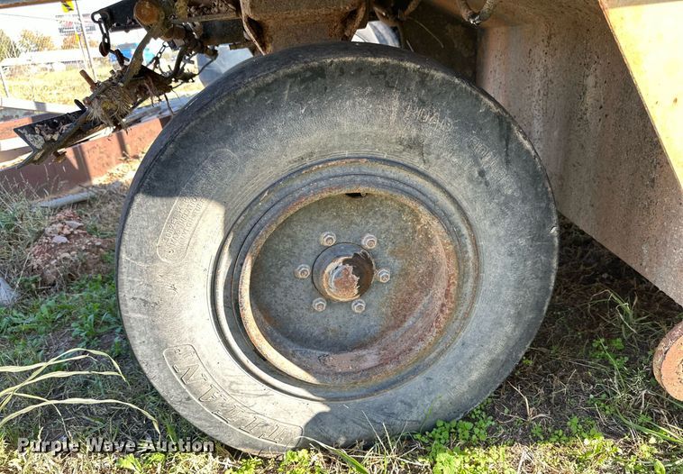 image for item NQ9122 1999 Ingersoll Rand PT-125R pneumatic roller