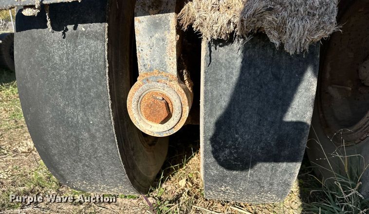 image for item NQ9122 1999 Ingersoll Rand PT-125R pneumatic roller