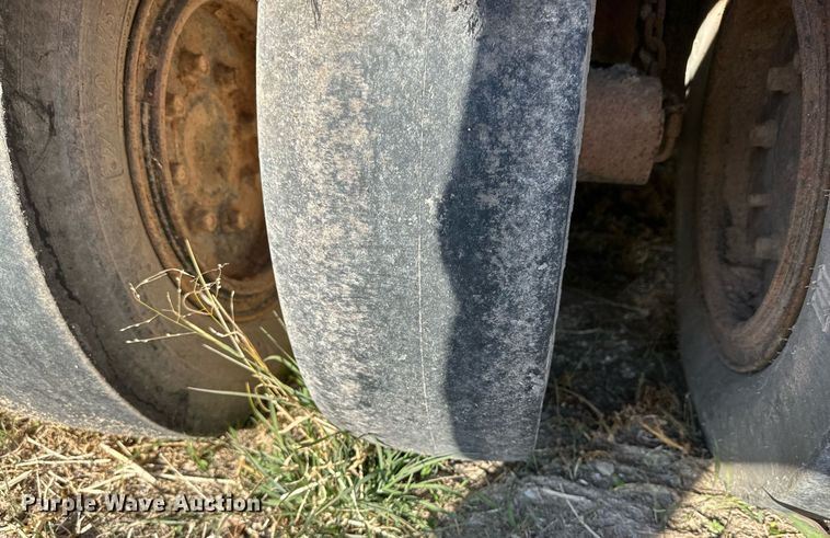 image for item NQ9122 1999 Ingersoll Rand PT-125R pneumatic roller