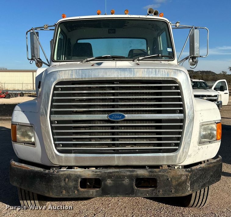 image for item NQ9124 1994 Ford L9000 semi truck