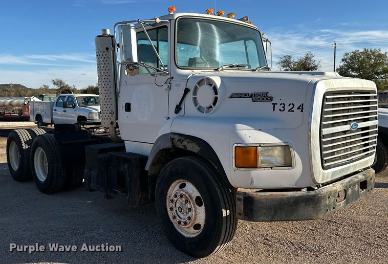 image for item NQ9124 1994 Ford L9000 semi truck