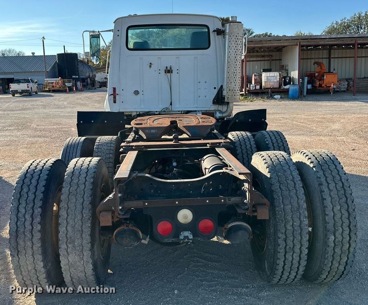 image for item NQ9124 1994 Ford L9000 semi truck