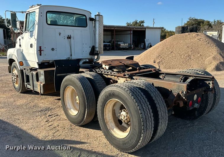image for item NQ9124 1994 Ford L9000 semi truck