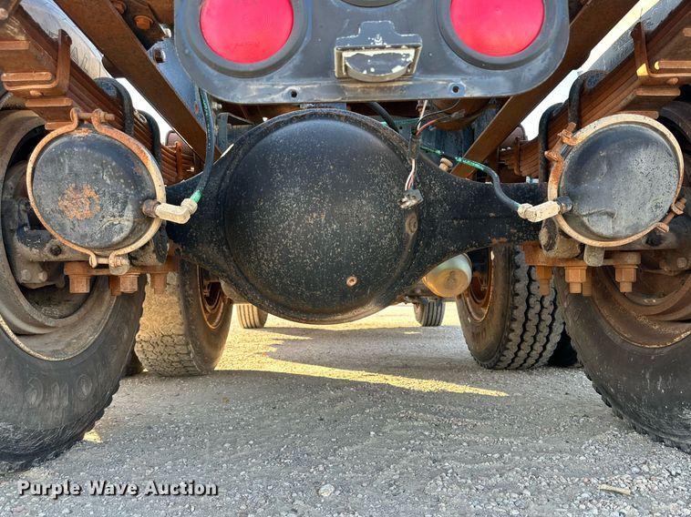 image for item NQ9124 1994 Ford L9000 semi truck