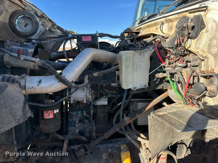 image for item NQ9124 1994 Ford L9000 semi truck