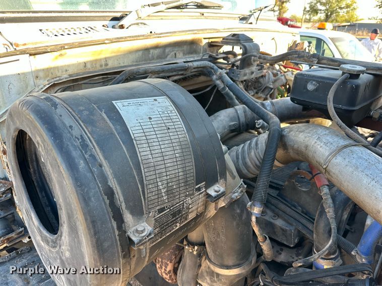 image for item NQ9124 1994 Ford L9000 semi truck