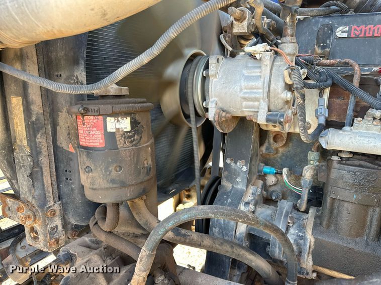 image for item NQ9124 1994 Ford L9000 semi truck