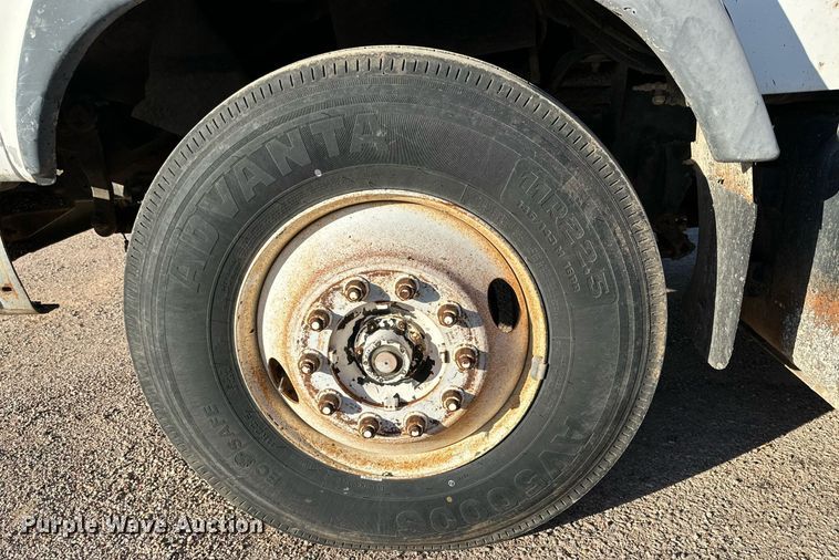 image for item NQ9124 1994 Ford L9000 semi truck