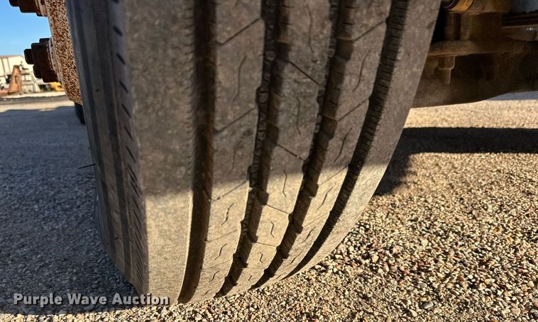 image for item NQ9124 1994 Ford L9000 semi truck