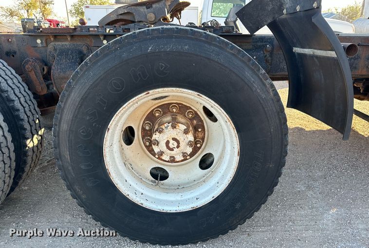 image for item NQ9124 1994 Ford L9000 semi truck