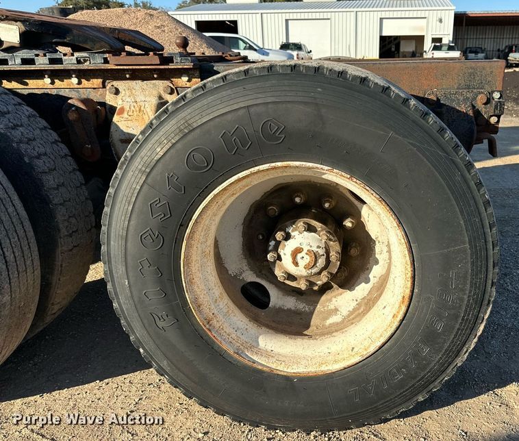 image for item NQ9124 1994 Ford L9000 semi truck