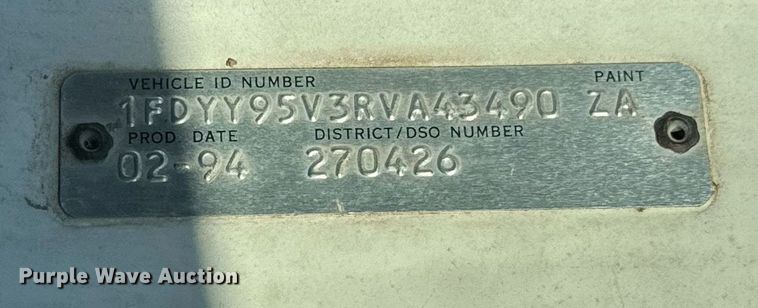 image for item NQ9124 1994 Ford L9000 semi truck