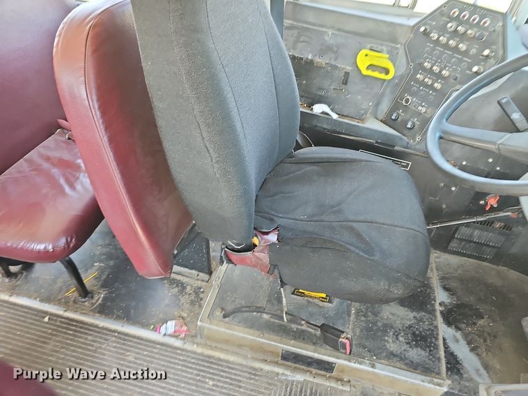 image for item NX9095 2000 Freightliner  school bus