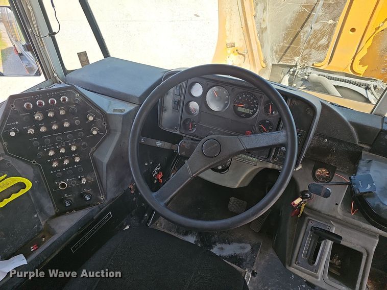 image for item NX9095 2000 Freightliner  school bus