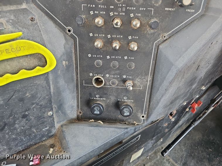 image for item NX9095 2000 Freightliner  school bus