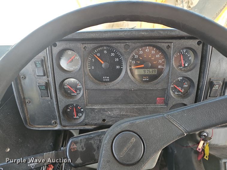 image for item NX9095 2000 Freightliner  school bus