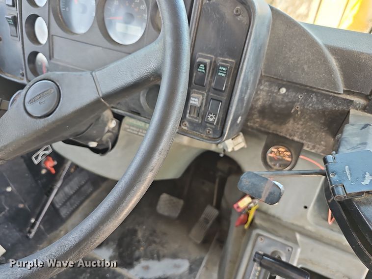 image for item NX9095 2000 Freightliner  school bus