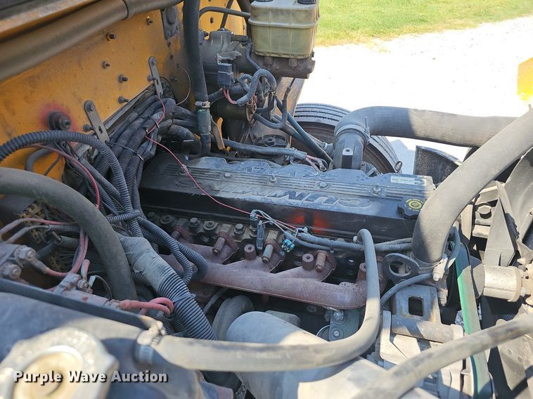 image for item NX9095 2000 Freightliner  school bus