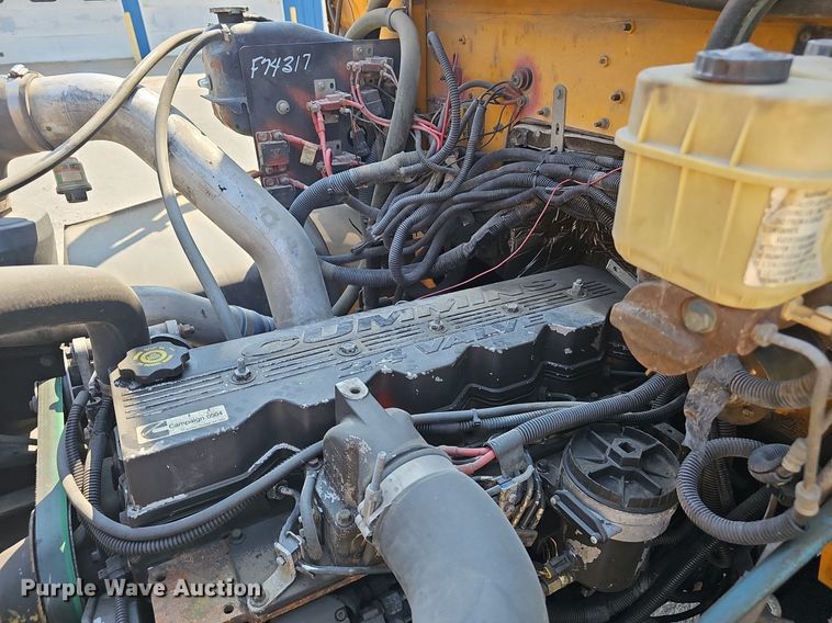 image for item NX9095 2000 Freightliner  school bus