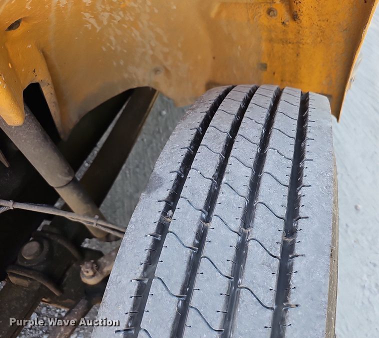 image for item NX9095 2000 Freightliner  school bus