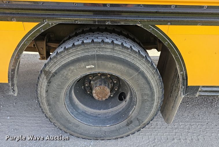 image for item NX9095 2000 Freightliner  school bus