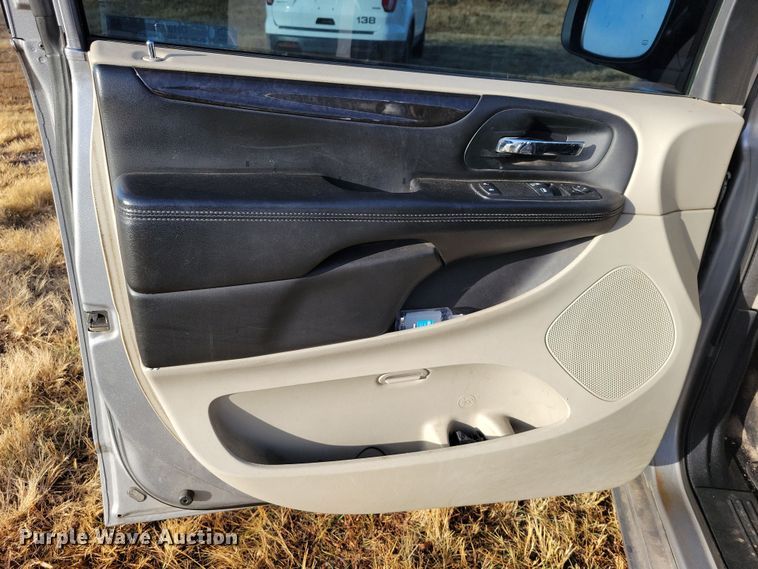 image for item OH9376 2013 Dodge Grand Caravan van