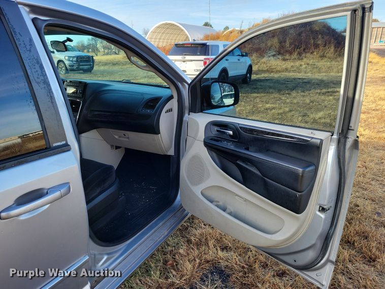 image for item OH9376 2013 Dodge Grand Caravan van