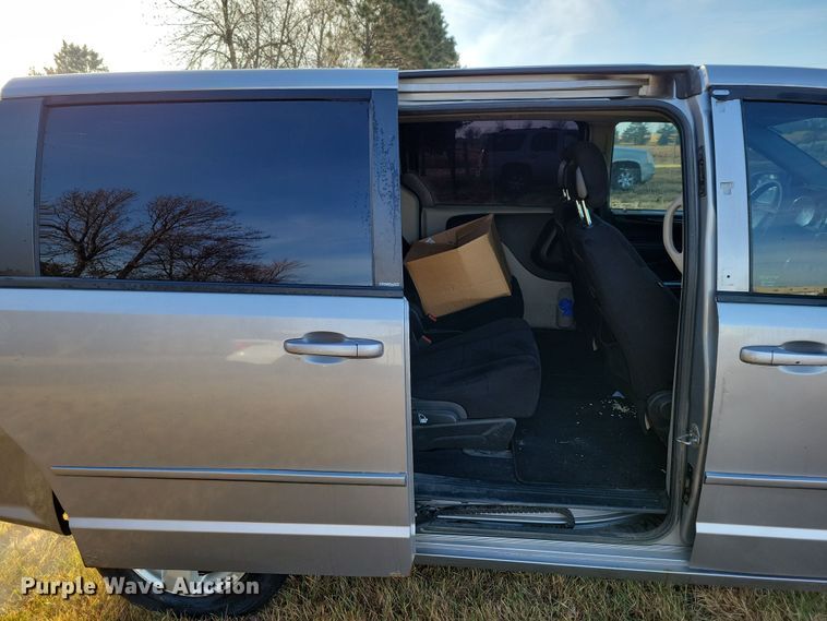image for item OH9376 2013 Dodge Grand Caravan van