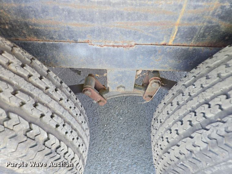 image for item YA0101 1999 Carson utility trailer