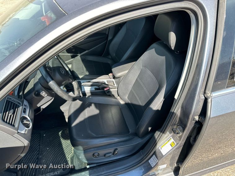 image for item DD3361 2013 Volkswagen  Passat  