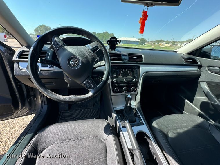 image for item DD3361 2013 Volkswagen  Passat  