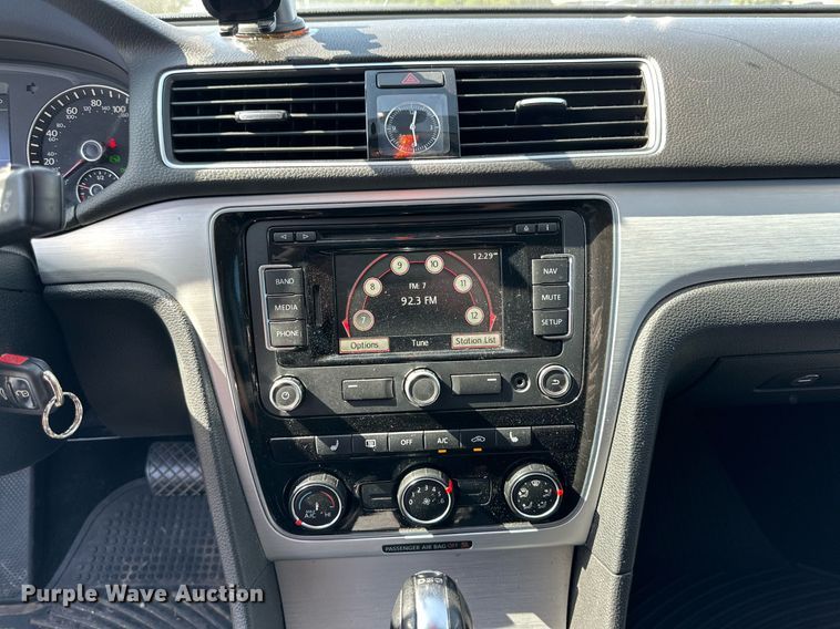 image for item DD3361 2013 Volkswagen  Passat  