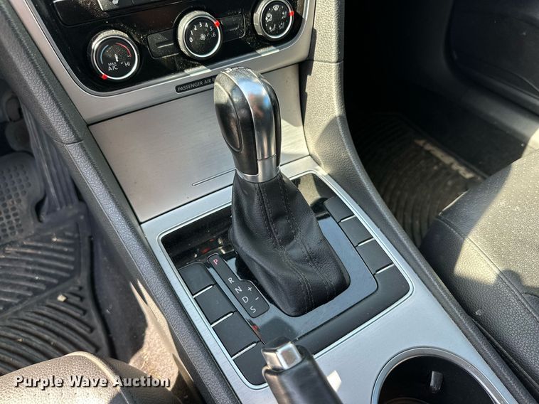 image for item DD3361 2013 Volkswagen  Passat  