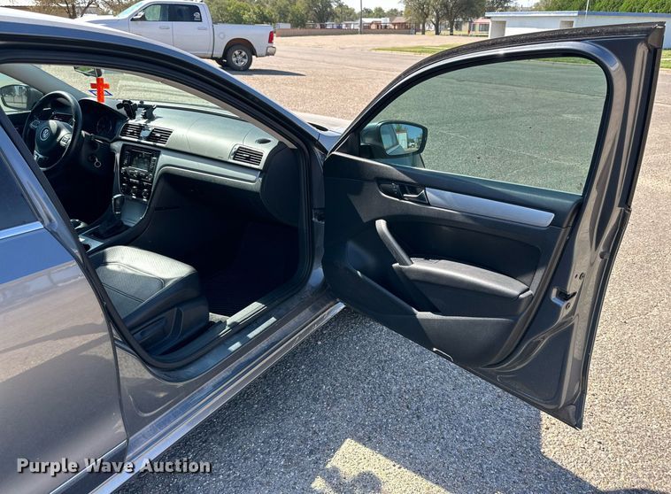 image for item DD3361 2013 Volkswagen  Passat  