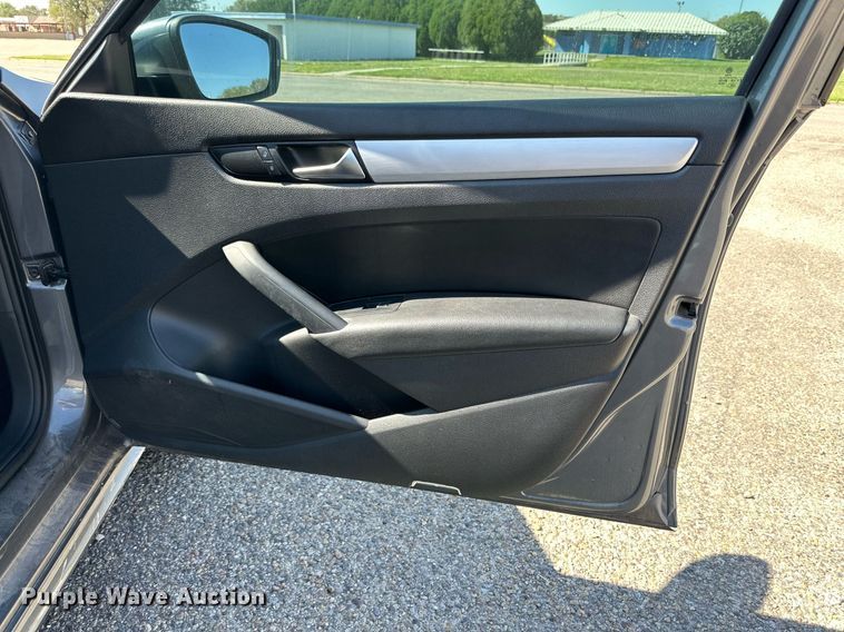 image for item DD3361 2013 Volkswagen  Passat  