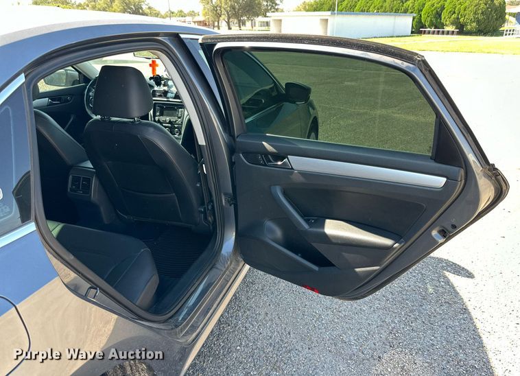 image for item DD3361 2013 Volkswagen  Passat  