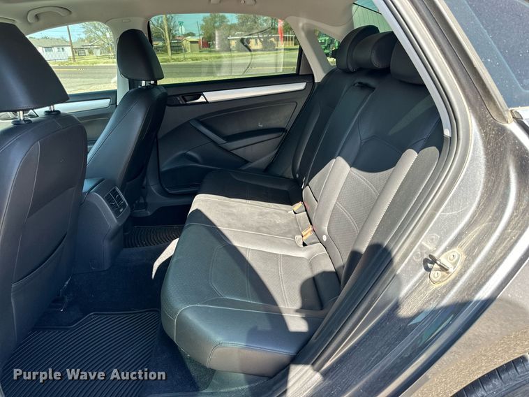 image for item DD3361 2013 Volkswagen  Passat  