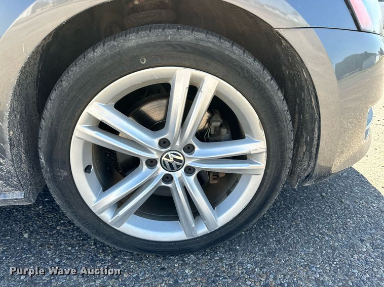 image for item DD3361 2013 Volkswagen  Passat  