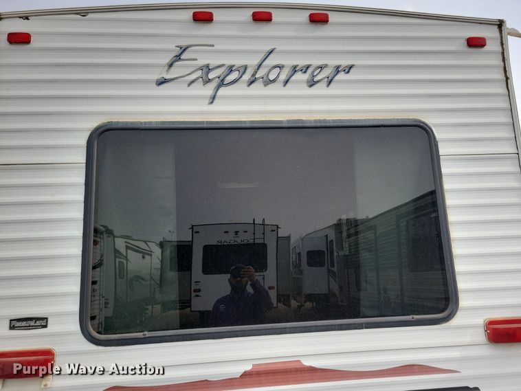 image for item DN3587 2005 Frontier  Explorer M315 camper