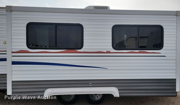 image for item DN3587 2005 Frontier  Explorer M315 camper