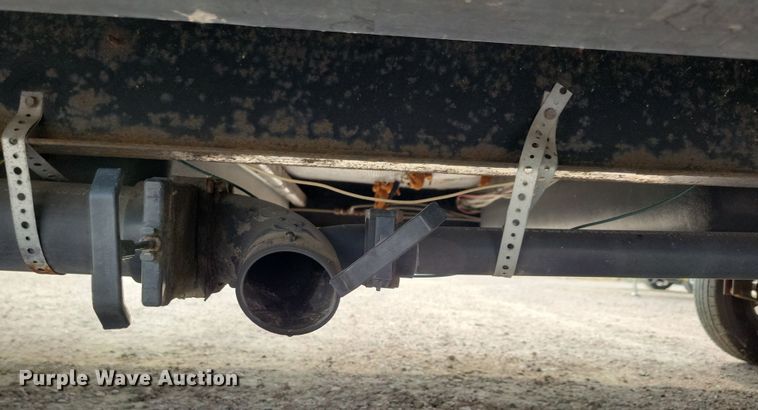 image for item DN3587 2005 Frontier  Explorer M315 camper