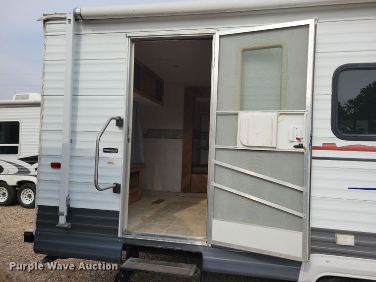 image for item DN3587 2005 Frontier  Explorer M315 camper